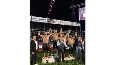 Antalya’nın Kepez ilçesinde düzenlenen Kepez Belediyesi Yağlı Güreşleri’ne katılan Kemer