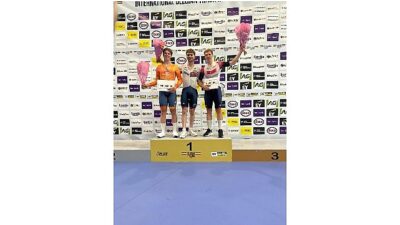 Konya Büyükşehir Belediyesporlu pist bisikleti sporcuları, uluslararası arenada Ay-Yıldızlı forma