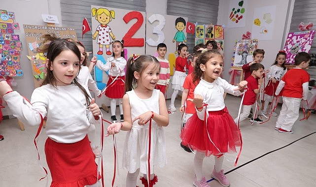 Osmangazi Belediyesi’nin kreş ve gündüz bakım evlerinde eğitim gören öğrenciler,