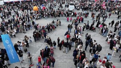Büyükşehir Belediyesi’nin İzmit Milli İrade Meydanı’nda gerçekleştirdiği 23 Nisan Çocuk