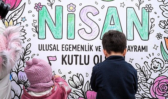 Kocaeli Büyükşehir’in 23 Nisan şenliklerinde büyük ilgi gören dev boyama
