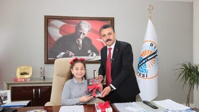 İzmir’in Dikili ilçesinde 23 Nisan Ulusal Egemenlik ve Çocuk Bayramı,