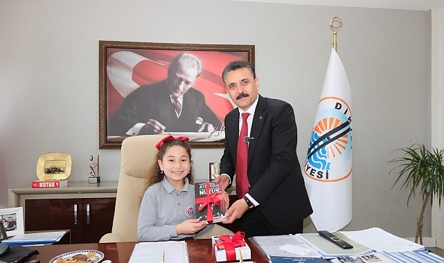 İzmir’in Dikili ilçesinde 23 Nisan Ulusal Egemenlik ve Çocuk Bayramı,