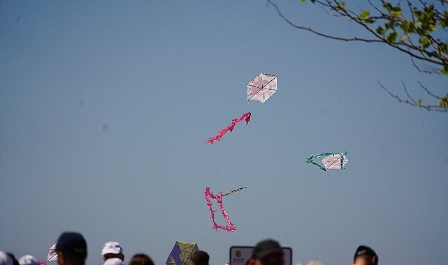 Edremit Belediyesi tarafından 23 Nisan Ulusal Egemenlik ve Çocuk Bayramı