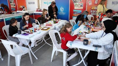 Büyükşehir Belediyesi’nin çocukları buluşturduğu 23 Nisan Şenlikleri tüm hızıyla devam