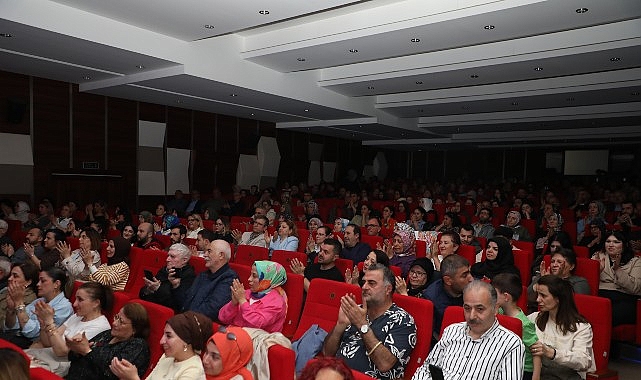 İnegöl Belediyesi Türk Halk Müziği Korosu, Anadolu Bozlakları konserinde sanatseverlerle
