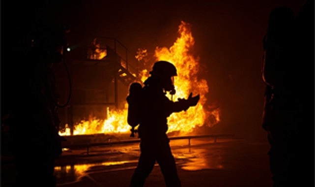 Gece dumanında saniyelerle yarıştılar, hayat kurtaran refleksler kazandılar.