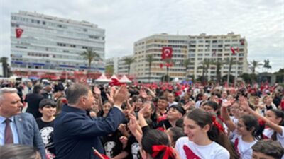 23 Nisan Ulusal Egemenlik ve Çocuk Bayramı nedeniyle İzmir’de Cumhuriyet