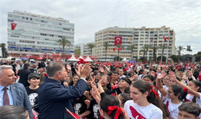 23 Nisan Ulusal Egemenlik ve Çocuk Bayramı nedeniyle İzmir’de Cumhuriyet