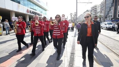 Karşıyaka’da nostalji rüzgarları esecek: Oldies Müzik Festivali başlıyor! Karşıyaka Belediyesi, 15-19 Nisan tarihleri arasında sanatseverleri ‘Oldies Müzik Festivali’