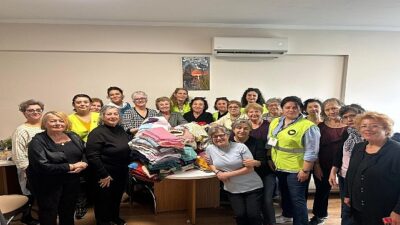 Karşıyaka Belediyesi Bilge Çınarlar Sağlıklı Yaş Alma Merkezi örgü kursu