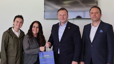 Kütüphane Haftası etkinlikleri kapsamında Kartepe Belediyesi, çocukları kitapların büyülü dünyasıyla