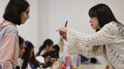 İzmir Büyükşehir Belediyesi, çocukların ufkunu açan projelere ev sahipliği yapıyor.