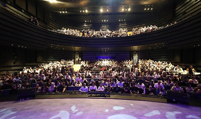 Konya Büyükşehir Belediyesi Şehir Tiyatrosu, Dale Wasserman tarafından oyunlaştırılan ve