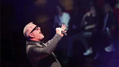 Ahmed Adnan Saygun Sanat Merkezi sahnesinde izleyiciyle buluşan ünlü tenor