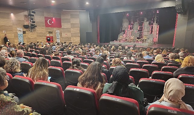 İstanbul Büyükşehir Belediyesi Şehir Tiyatroları, bir ailenin üç kuşak kadınının