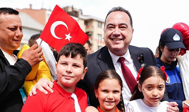 23 Nisan Ulusal Egemenlik ve Çocuk Bayramı, Manisa Cumhuriyet Meydanı’nda