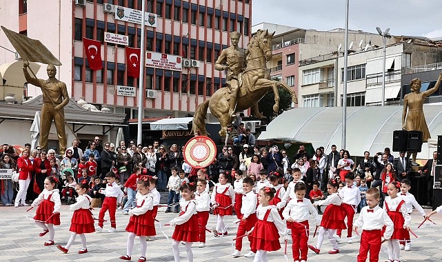 23 Nisan Ulusal Egemenlik ve Çocuk Bayramı, Menemen'de renkli görüntülere