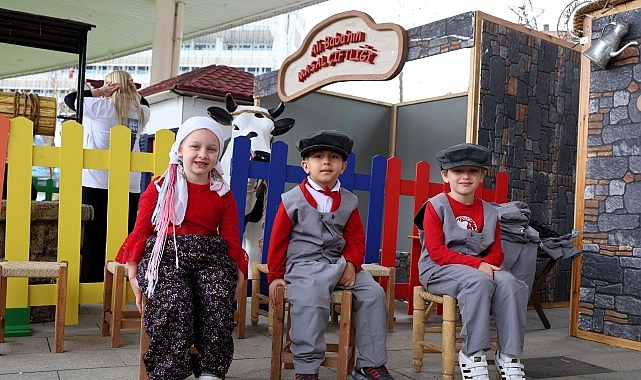 Kocaeli Büyükşehir’in İzmit Milli İrade Meydanı’nda organize ettiği 23 Nisan