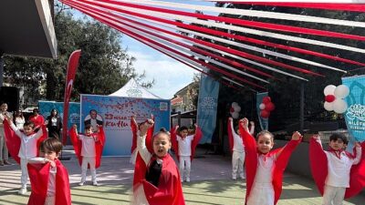 Nilüfer Belediyesi bünyesindeki kreşlerde eğitim gören çocuklar, 23 Nisan Ulusal