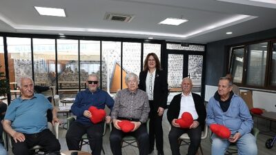 “Kalpten İlmekler İyilik Sahnesinde” projesi kapsamında Nilüferli kadınların hazırladığı el
