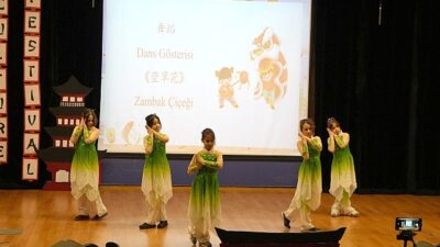 Türkiye’de bir ilke imza atarak öğrencilerine ikinci yabancı dil eğitimi