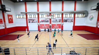 Balçova Belediyesi tarafından düzenlenen “Onur Günay Karma Voleybol Turnuvası”, iki