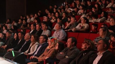 İstanbul Büyükşehir Belediyesi Şehir Tiyatroları, Çimen Turunç Baturalp’in yazıp yönettiği kahraman