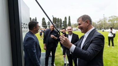 İzmir Büyükşehir Belediyesi’nin vatandaşlara ücretsiz ekipman sağlayarak sporun önündeki engelleri