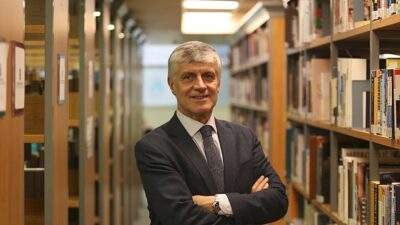 Toplumlar da çaresizliği öğreniyor! Üsküdar Üniversitesi Rektör Danışmanı ve Tıp Fakültesi Farmakoloji Anabilim Dalı