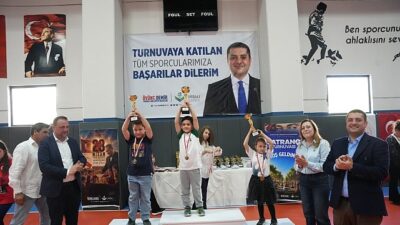 Torbalı Belediyesi’nin düzenlediği Ulusal Egemenlik ve Çocuk Bayramı Satranç Turnuvası,