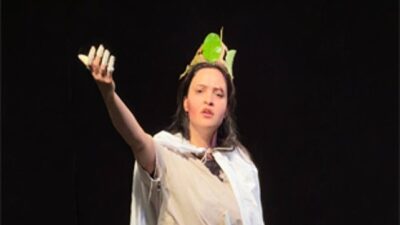 İzmir’de üniversite tiyatro topluluklarını bir araya getiren “Aynı Işığın Altında”