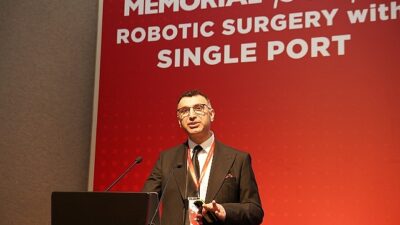 İstanbul’da düzenlenen uluslararası Single Port Robotik Cerrahi toplantısında 30 ülkeden