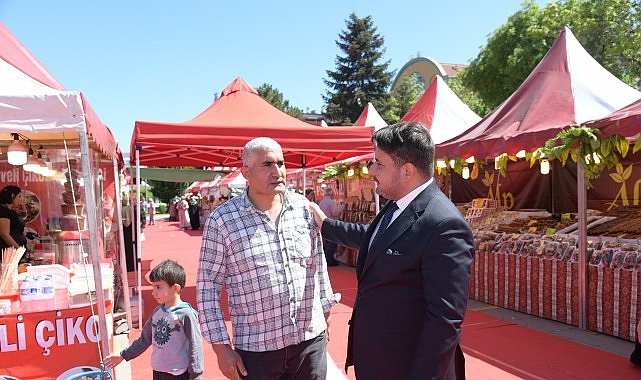 Kahramankazan Belediye Başkanı Selim Çırpanoğlu, düzenlenen Kahramankazan Anadolu Yöresel Ürünler
