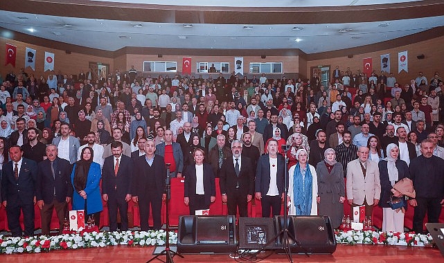 Keçiören Belediyesi tarafından düzenlenen “Ahmet Özhan Konseri ve Söyleşi Programı” Keçiörenlilerin yoğun