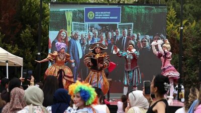 Buca Belediyesi tarafından düzenlenen Anneler Günü etkinlikleri, Gölet Tesisleri’ndeki dev