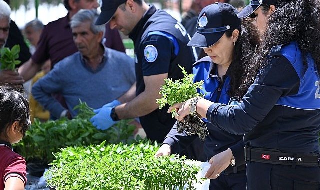 Manisa Büyükşehir Belediyesi, kırsal kalkınmaya destek projeleri kapsamında Salihli’de üreticilerin