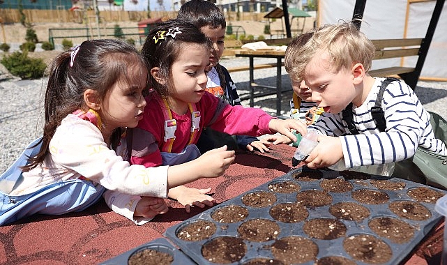Çankaya Belediyesi Şeker Portakalı Ekolojik Kreşi’nde eğitim gören çocuklar, doğayla