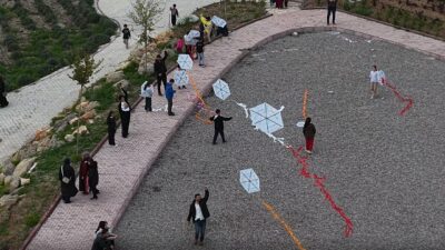 Hıdırellez kapsamında Sırçalı Mesire Alanı’nda düzenlenen Uçurtma Şenliği, vatandaşların yoğun