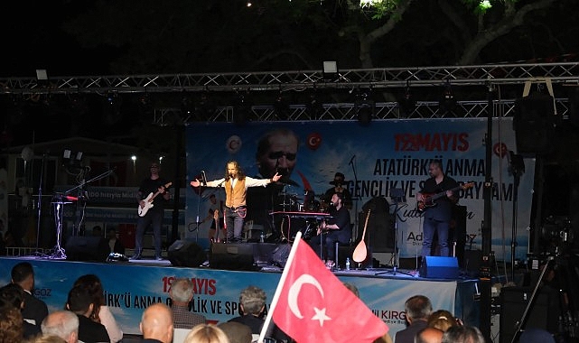 Dikili’de 19 Mayıs Atatürk’ü Anma, Gençlik ve Spor Bayramı, vatandaşların
