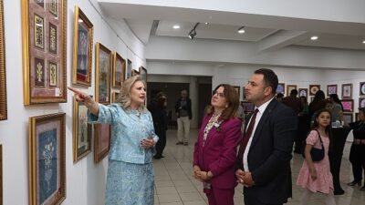 Nilüfer Sanat Atölyeleri’nin üretimlerinden oluşan Kaat-ı ve Ebru Sergisi izlenime