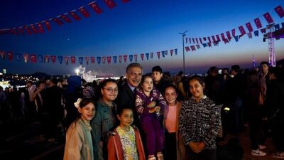 Hıdırellez coşkusu Gemlik’te renkli görüntülere sahne oldu.