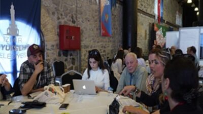 İzmir Büyükşehir Belediyesi’nin düzenlediği İzmir Kültür Politikaları Çalıştayı, uzman isimlerin