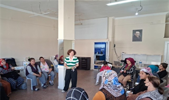 İzmir Büyükşehir Belediyesi tarafından düzenlenen kadın sağlığı seminerleriyle kadınların doğru