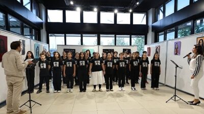 Kartepe Belediyesi Sanat Evi’nde, Hasanpaşa Ortaokulu öğrencileri tarafından hazırlanan “Barış