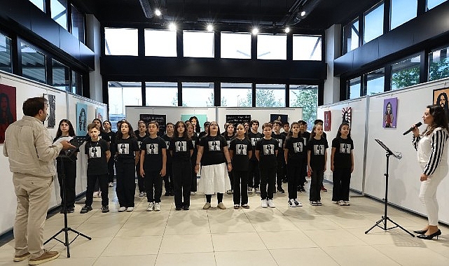 Kartepe Belediyesi Sanat Evi’nde, Hasanpaşa Ortaokulu öğrencileri tarafından hazırlanan “Barış
