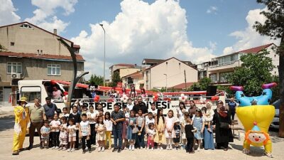 Kartepe Belediyesi, geleneksel bayram coşkusunu çocukların ayağına götürmeye devam ediyor.