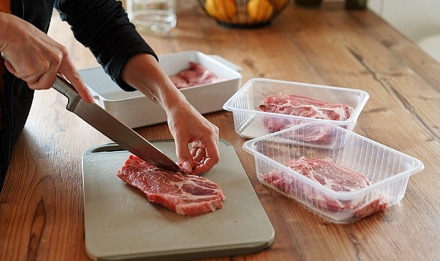 Kırmızı et kuşkusuz kaliteli bir protein kaynağı ve demir, çinko,