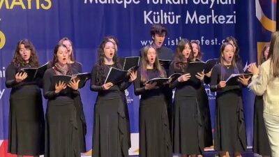 Maltepe Belediyesi bünyesinde sanatsal faaliyetlerini sürdüren Maltepe Belediyesi Gençlik Korosu,