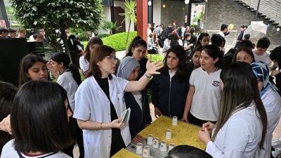 Manisa Büyükşehir Belediyesi tarafından “Gelecek Çiçek Açıyor” sloganıyla düzenlenen Bahar